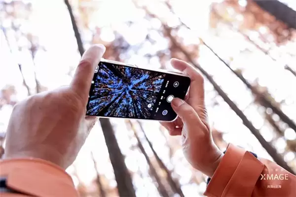 从“看见”到“共见”：XMAGE 共见与华为 Mate 80 系列的年终影像叙事