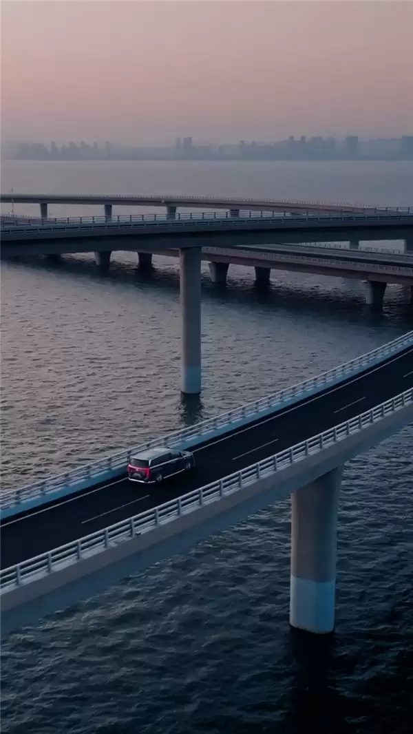 让技术有温度，让旅程有记忆｜华为乾崑年度视频全景呈现科技出行