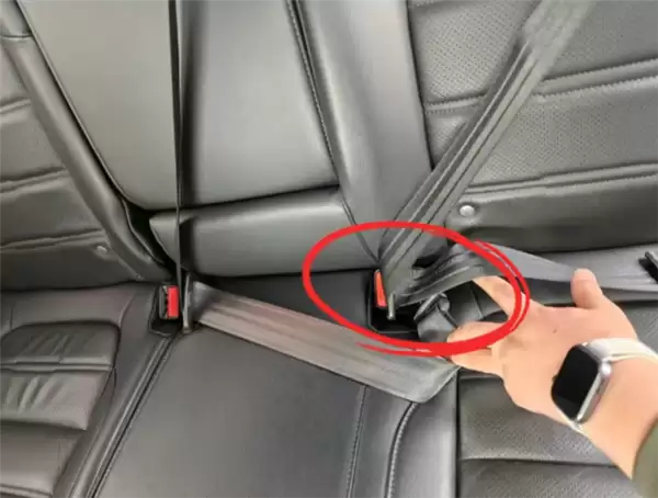 本田皓影后排安全带卡扣装反了 车主：21款的车都有这个问题