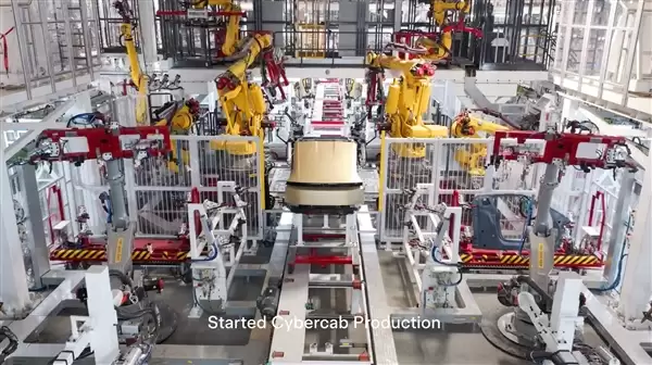 马斯克:不带方向盘的特斯拉CyberCab将于4个月后投产