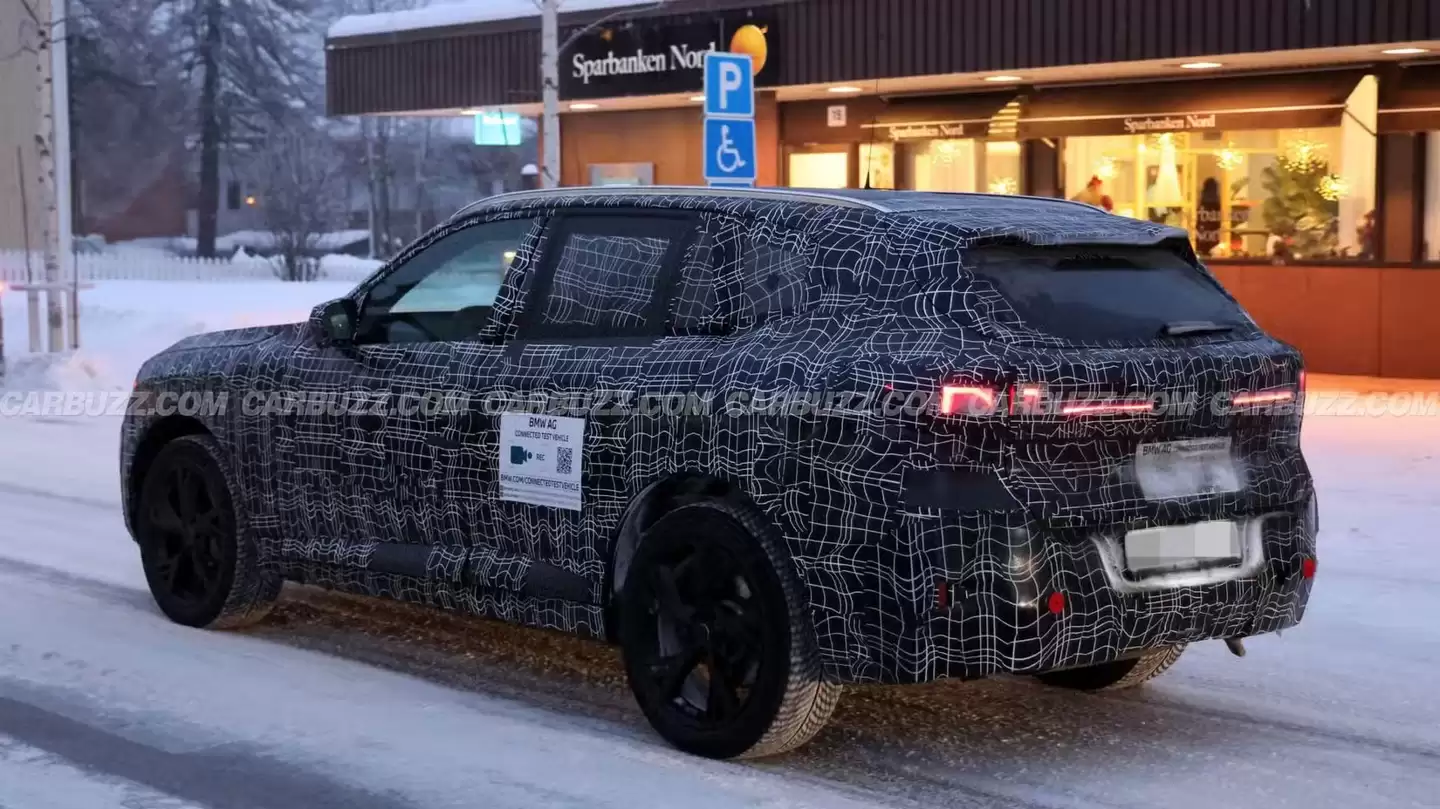 第五代燃油版宝马 X5 路试谍照曝光，“新世纪”前脸设计