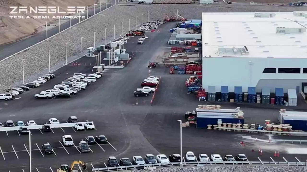 特斯拉Semi电动卡车充电视频流出：1.2 MW极速补能
