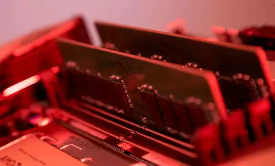 全球内存价格飙升 DDR4涨幅超1800%
