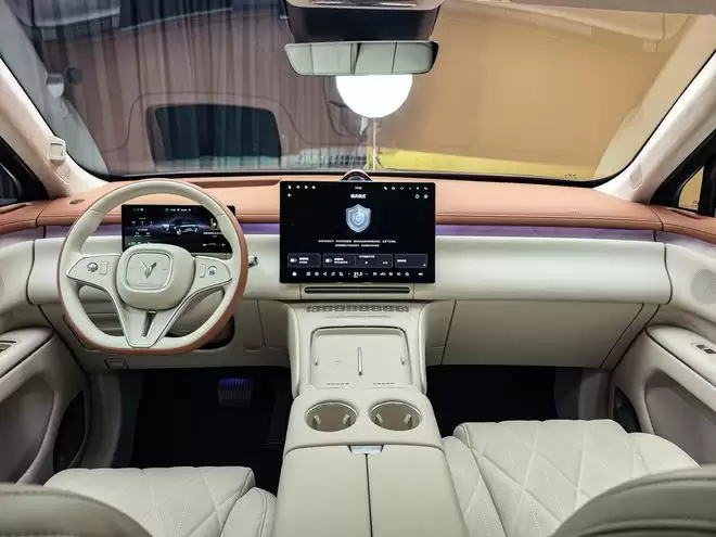 硬核配置旗舰气场 岚图泰山售37.99万-45.99万