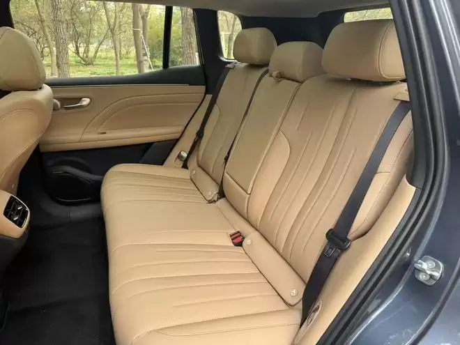 增程+纯电双动力 埃安AION i60上市XX.XX万起