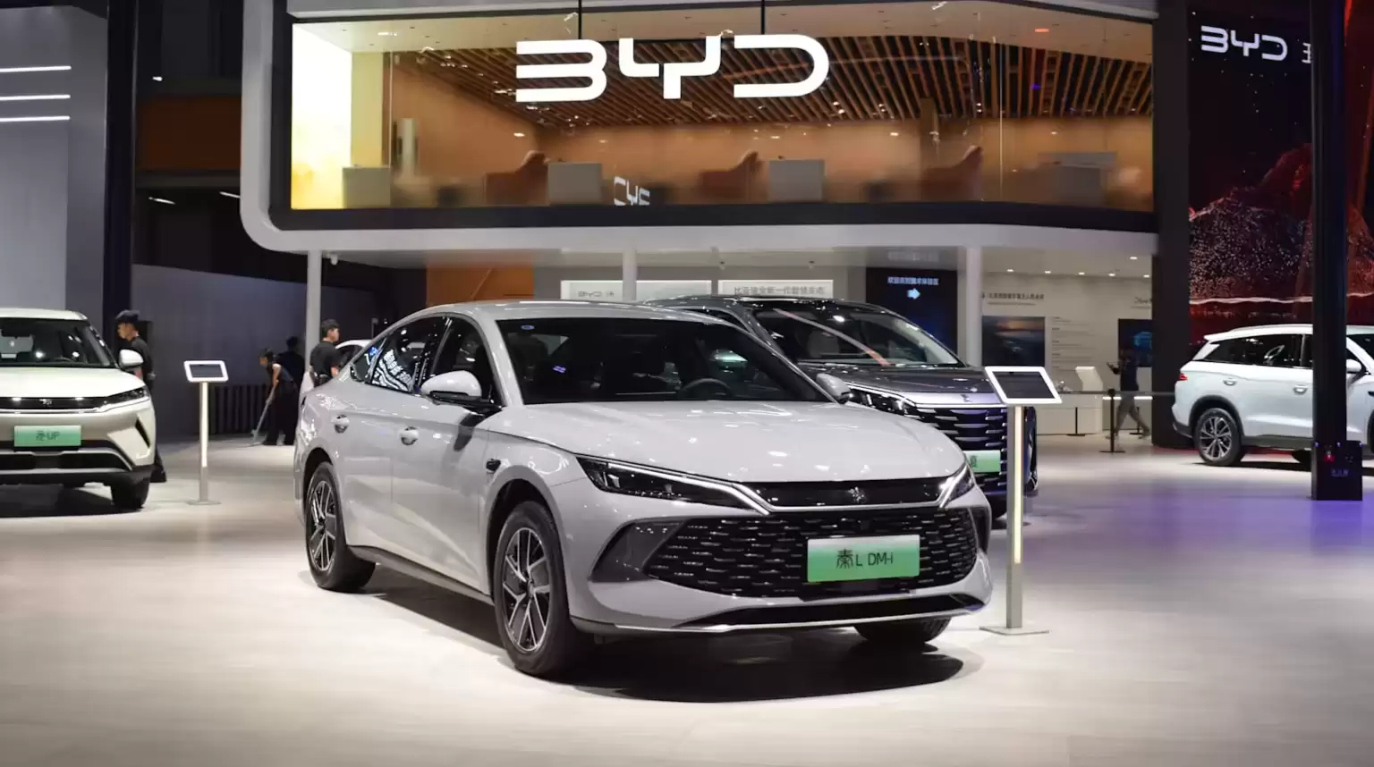 日经:比亚迪2025年电动车销量将首超特斯拉 成全球第一