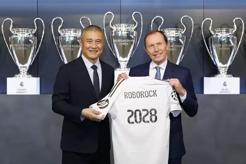 1767340666864795.jpg 皇马领导人合影1.jpg