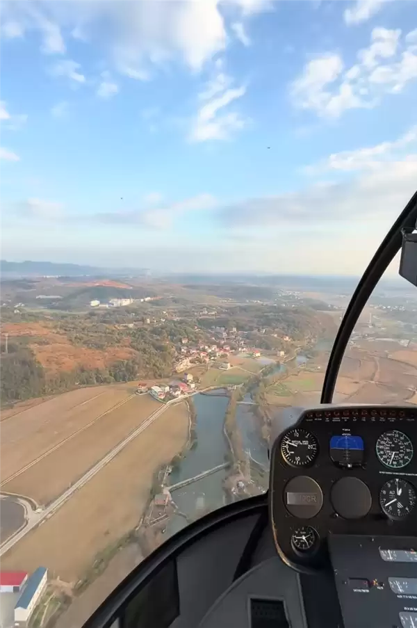 男子开飞机带家人回老家过元旦 80多公里路程只要15分钟