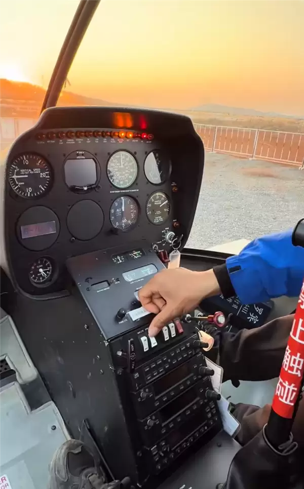 男子开飞机带家人回老家过元旦 80多公里路程只要15分钟