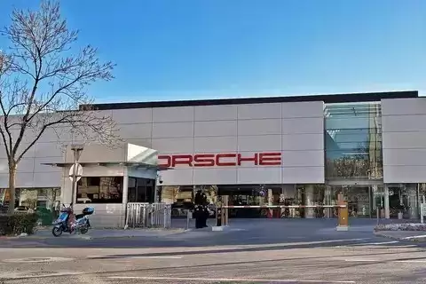 保时捷中国渠道大收缩：豪华光环褪色，转型困境凸显