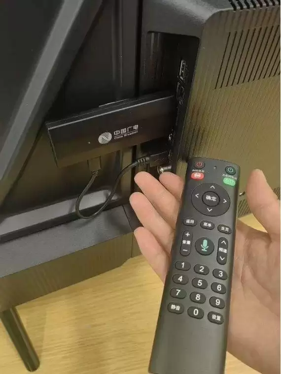 广电终端升级获突破：微型机顶盒千万部署、一体电视百万试点