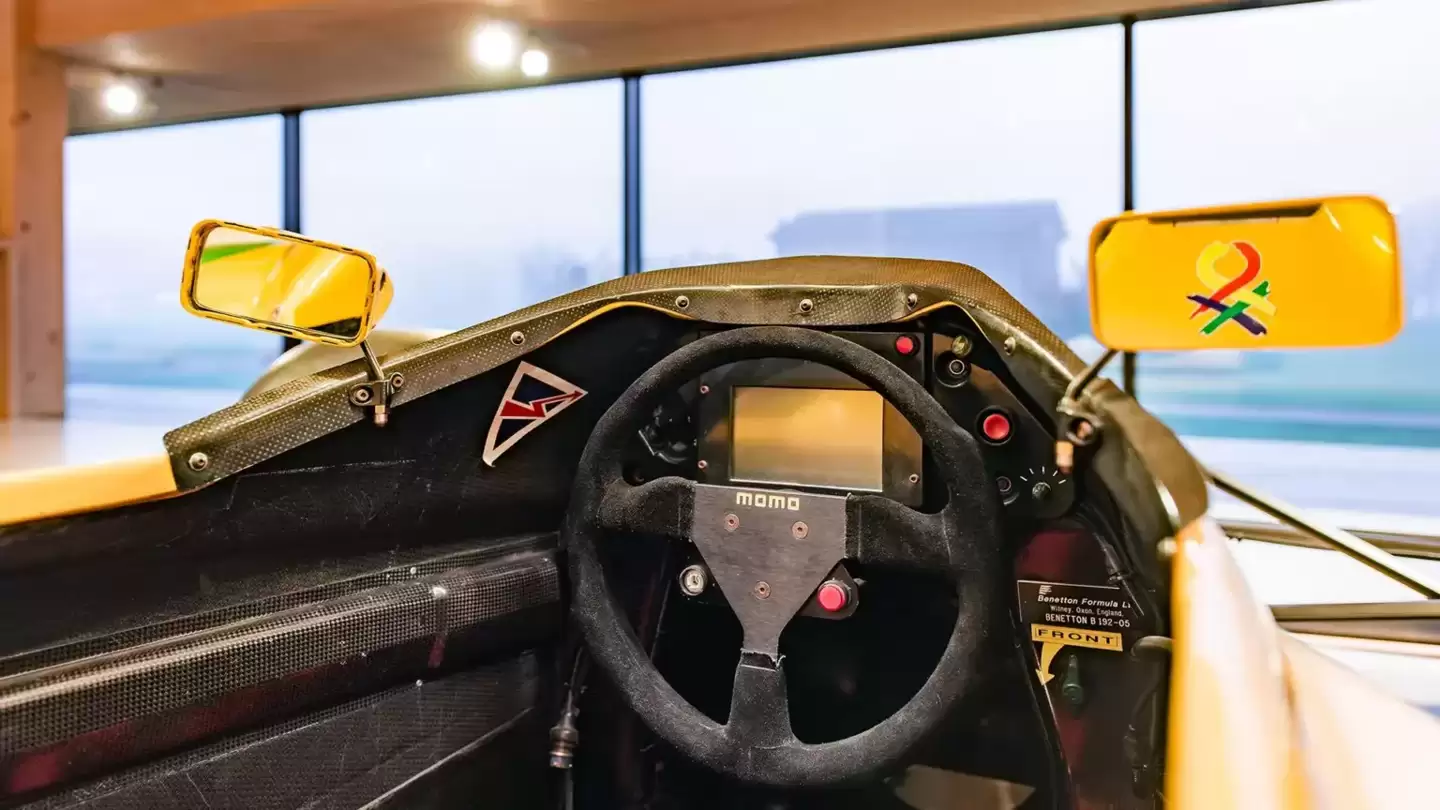 助力传奇车手舒马赫首次夺冠的F1赛车即将拍卖，估值近千万美元