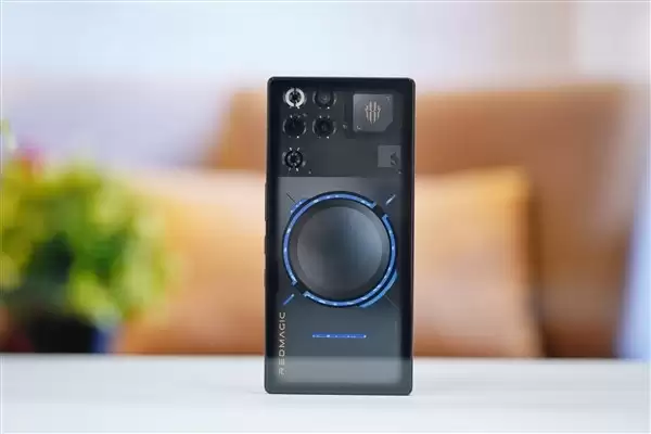 红魔鬼11 Pro+登顶2025年12月安兔兔安卓性能榜首