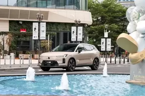 沃尔沃全新XC70上市70天销量破万,混动SUV市场震撼登场