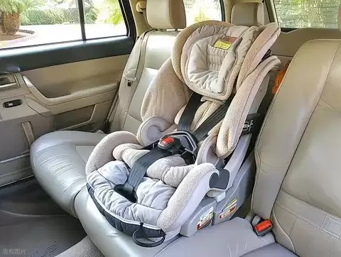 安全座椅安装位置如何选？黄金位非万能，稳固才是关键