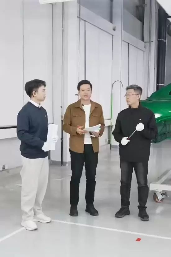 雷军:小米SU7女车主很多,专为女车主做了全车舱、全座位安全气囊保护设计