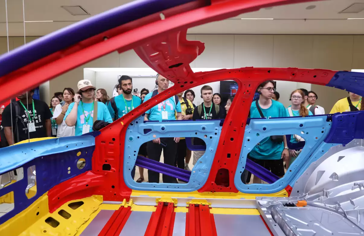 “虎妈”、网红都想看 美媒关注小米工厂参观热：中国最难抢的名额