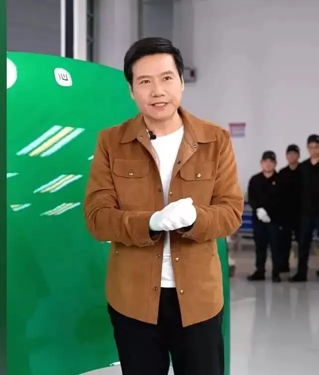 雷军直播拆车,直面“小字营销”“绿化带战神”质疑