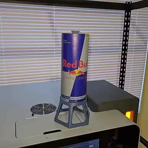 树莓派5变身红牛罐复古游戏机，创客发布全开源设计