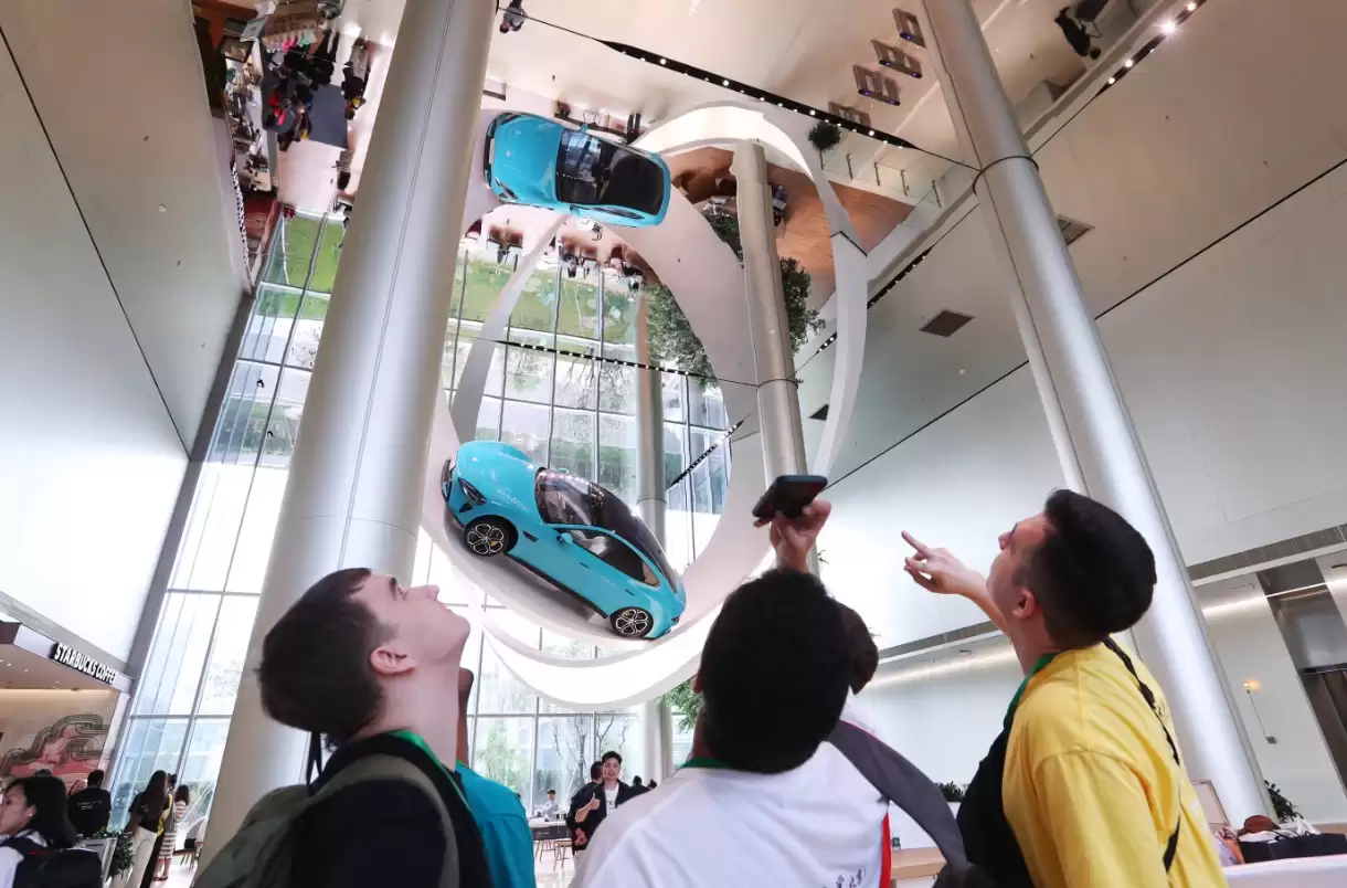 “虎妈”、网红都想看 美媒关注小米工厂参观热：中国最难抢的名额