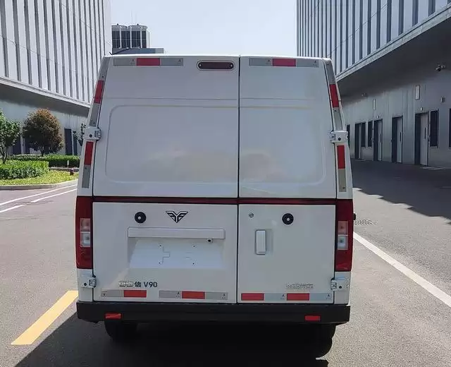 俄罗斯街头惊现山寨版特斯拉 Cybertruck,原型是中国魏桥新能源货车