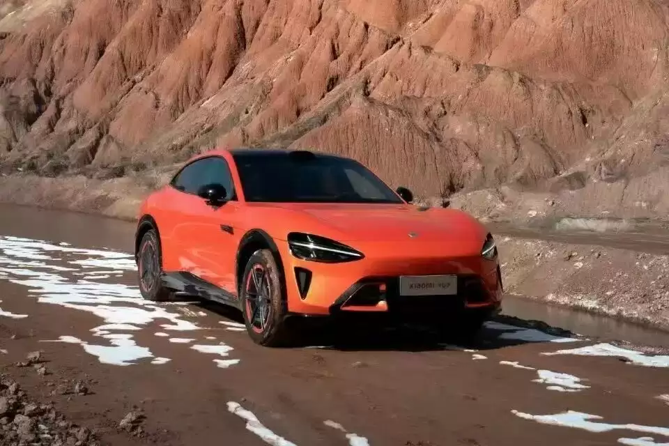 雷军直播拆车,直面“小字营销”“绿化带战神”质疑