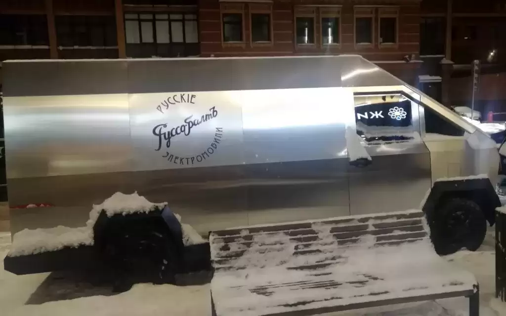 俄罗斯街头惊现山寨版特斯拉 Cybertruck,原型是中国魏桥新能源货车