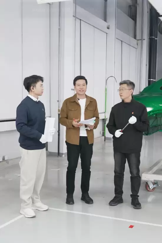 雷军直播拆解小米YU7：安全设计超国标，维修成本可控