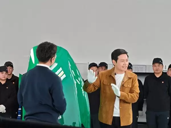 雷军宣布2026年立了3个flag：健身、学会叉车、交付55万辆小米汽车