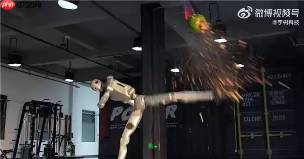 宇树 H2 机器人训练视频曝光:回旋踢碎西瓜、踢飞 60 公斤沙包