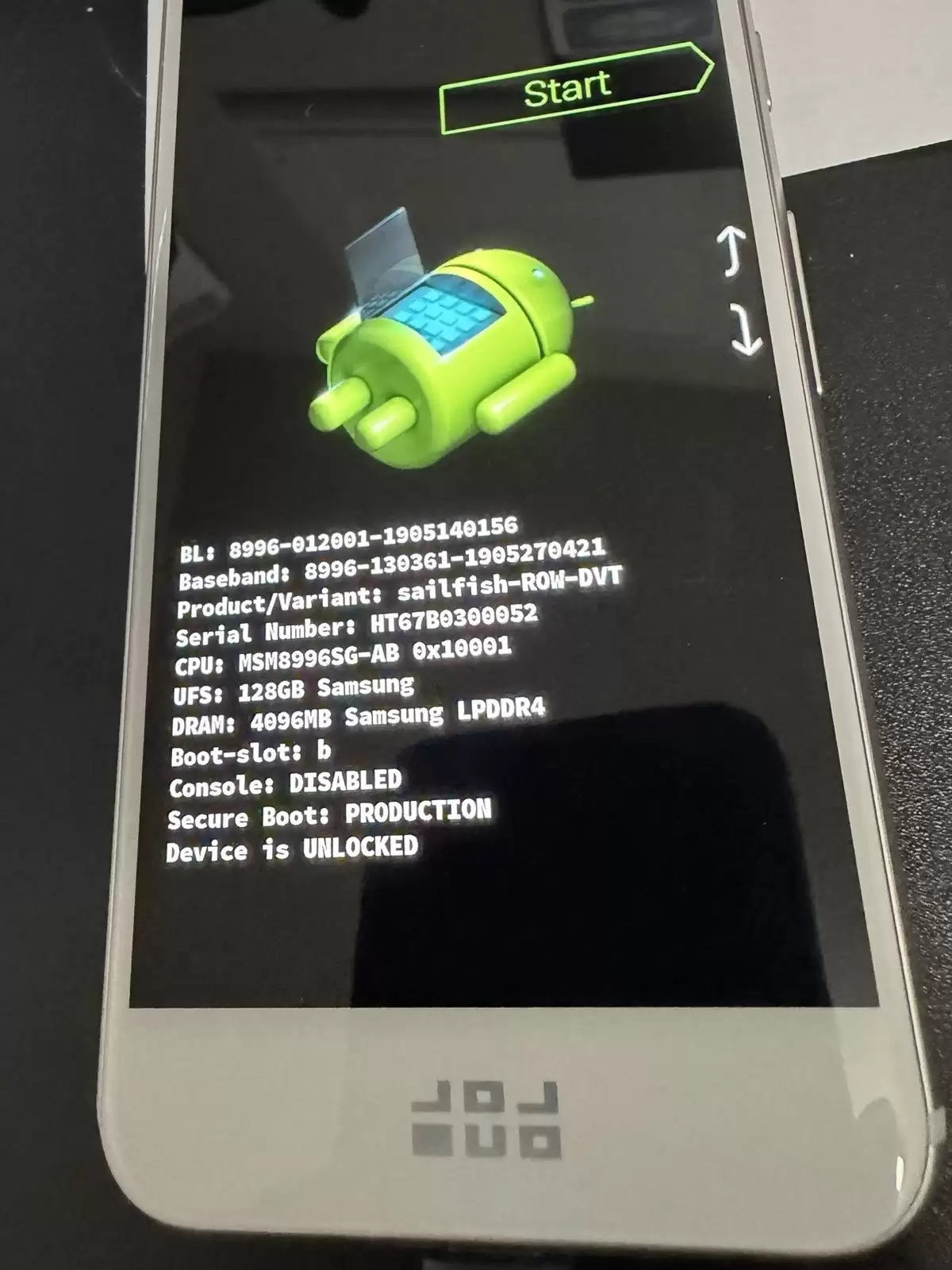 初代谷歌Pixel手機原型機罕見現身拍賣，搭載驍龍821且可開機