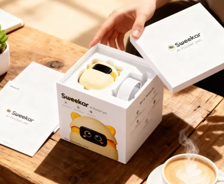 AI电子宠物Sweekar在CES 2026发布:从蛋中“破壳”,百变穿搭