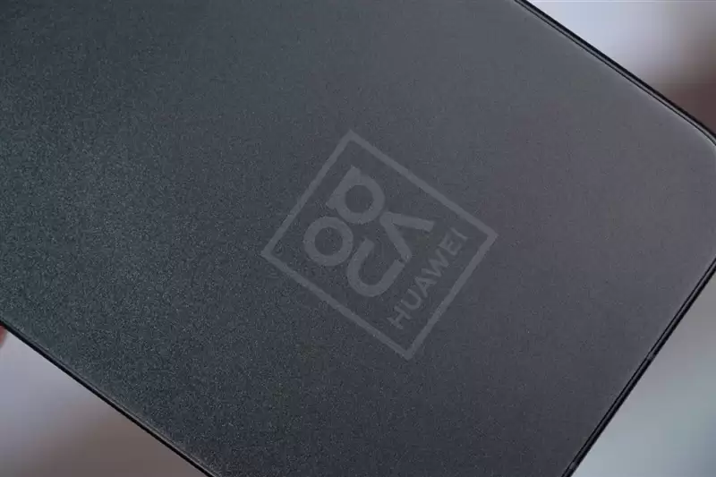 前后双红枫上阵 华为nova 15 Ultra全面评测：年轻人的影像轻旗舰！