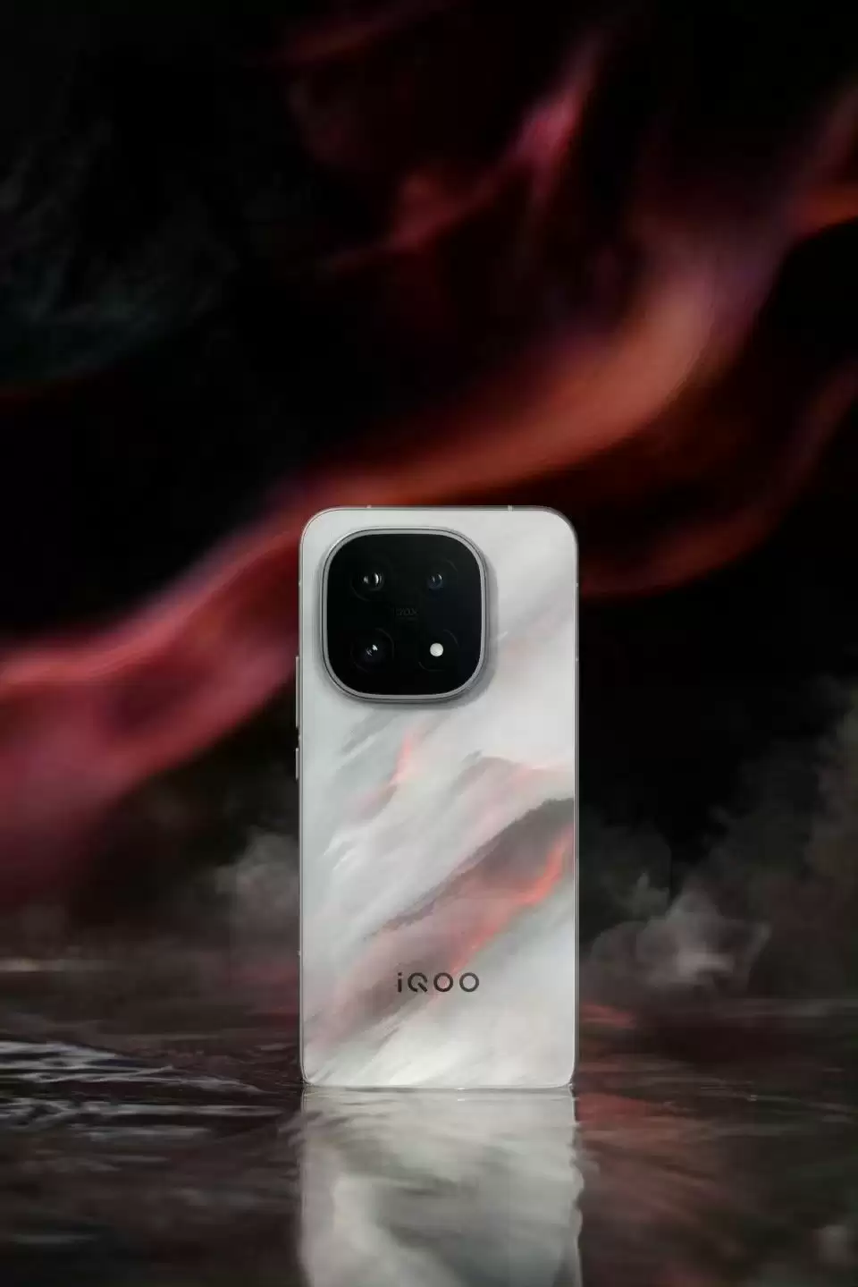 iQOO 15 Ultra官宣:行业首款性能Ultra手机,春节前发布