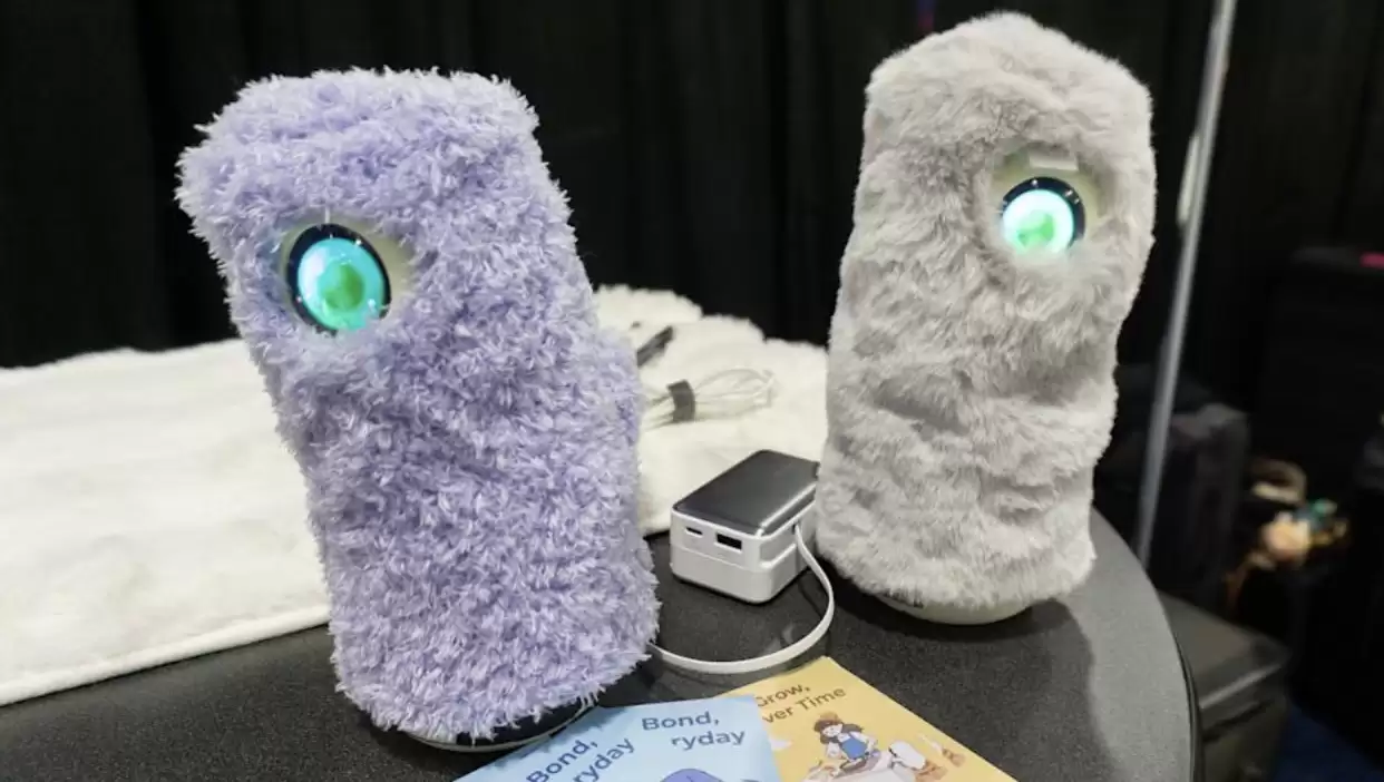 Ludens AI 陪伴型机器人亮相 CES 2026:恒温外壳告别冰冷触感、通过嗫鸣表达情绪