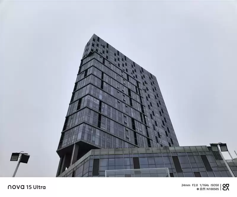 前后双红枫上阵 华为nova 15 Ultra全面评测：年轻人的影像轻旗舰！