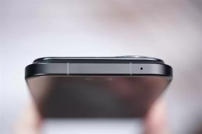 前后双红枫上阵 华为nova 15 Ultra全面评测：年轻人的影像轻旗舰！