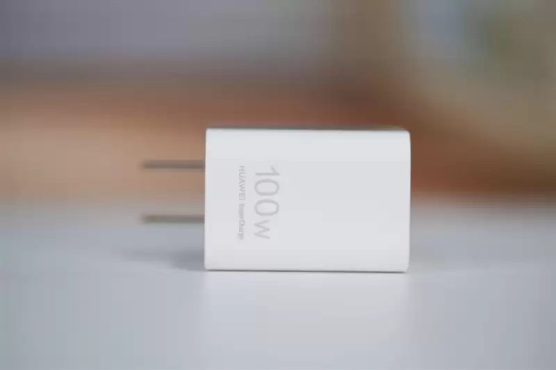 前后双红枫上阵 华为nova 15 Ultra全面评测：年轻人的影像轻旗舰！