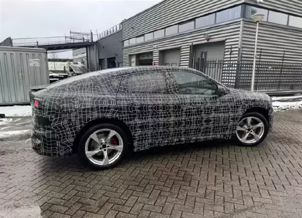 宝马首款纯电轿跑SUV！新一代iX4实车谍照曝光：姿态更低、更具攻击性