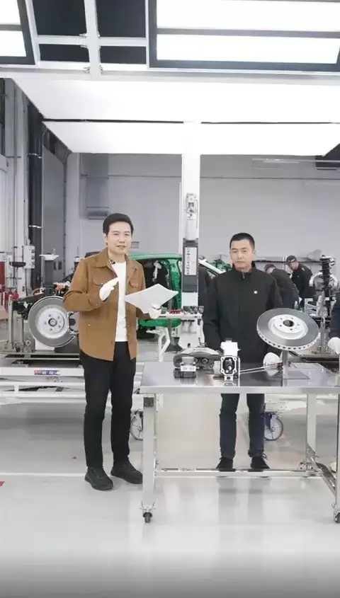 小米汽车雷军直播回应争议：辩解还是反思？