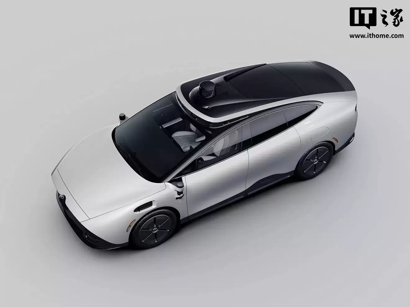 全球首款自动驾驶可折叠方向盘问世,可自动收起为乘客腾空间