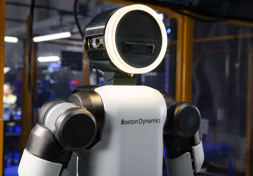 波士顿动力 CES 2026 发布 Atlas 人形机器人量产版本,首先发货现代汽车和谷歌 DeepMind