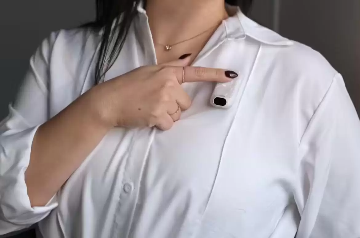 摩托罗拉首款“AI感知伴侣”硬件曝光:像饰品、无屏幕,做你的“第二双眼”