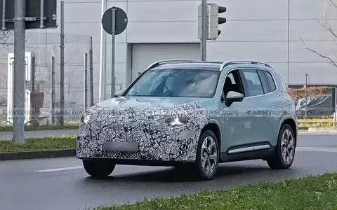 全新奔驰GLB路试曝光,2026年将国产上市