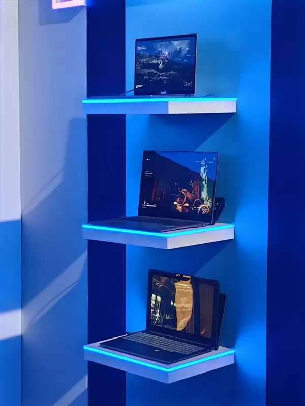 要买笔记本等等！超200款Intel酷睿Ultra 300新机杀到：本月正式开售