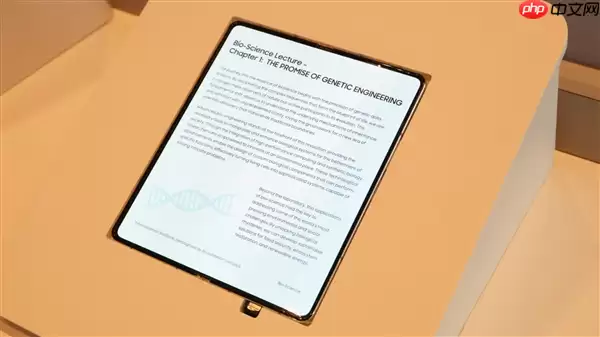 全球首款无折痕面板来了！三星发布全新折叠屏OLED面板