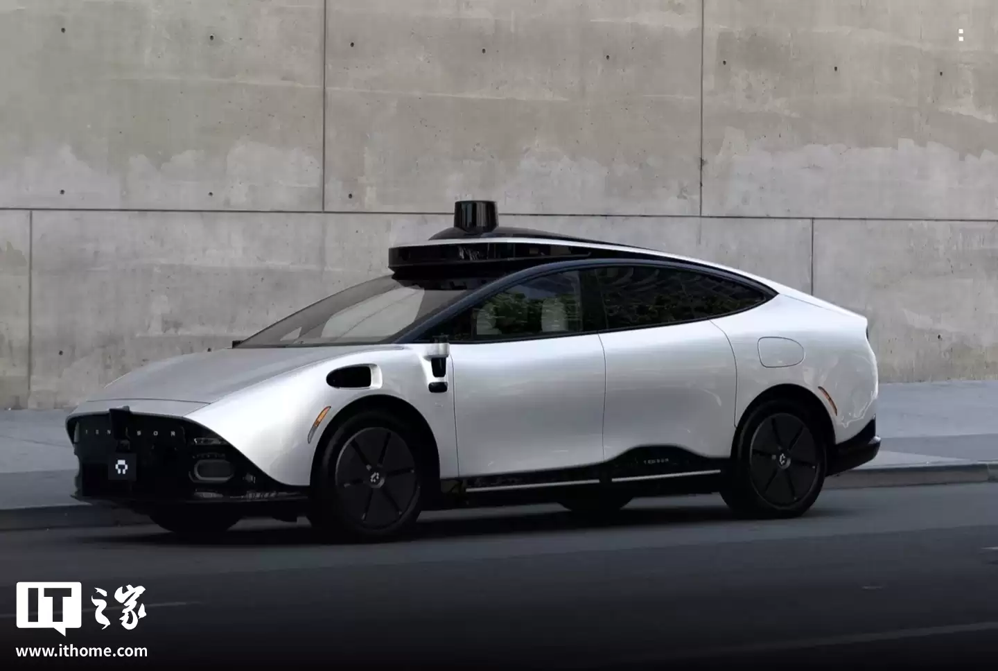 全球首款自动驾驶可折叠方向盘问世,可自动收起为乘客腾空间