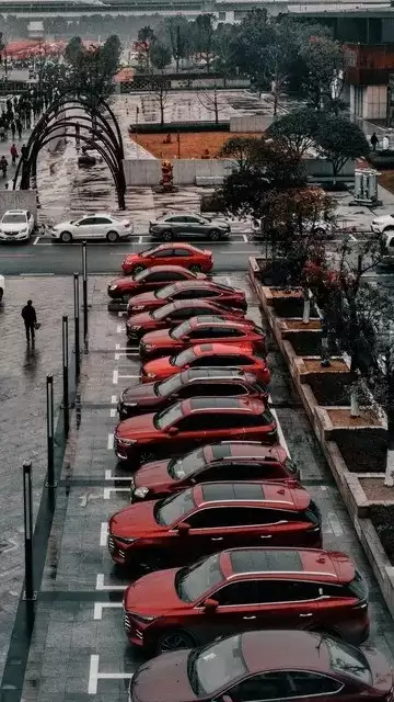 北汽与华为深度协同：从技术合作到鸿蒙智行的全链融合