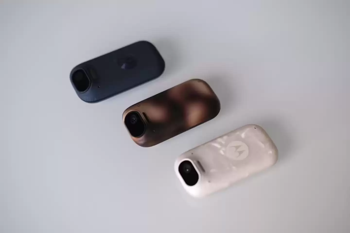 摩托罗拉首款“AI感知伴侣”硬件曝光:像饰品、无屏幕,做你的“第二双眼”