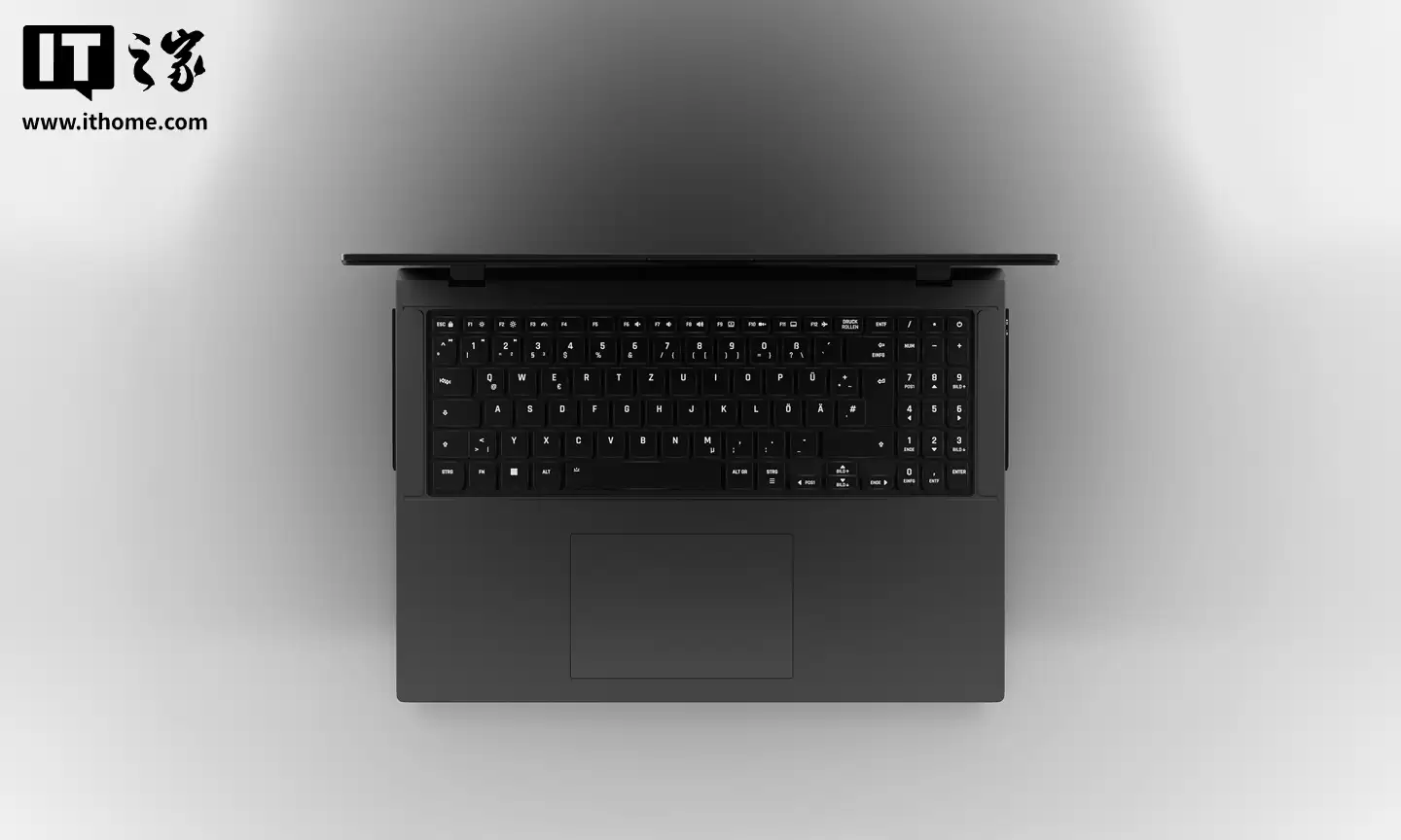 Schenker 推出全球首款半模块化英特尔 Panther Lake 笔记本，支持更换 IO、风扇、主板等